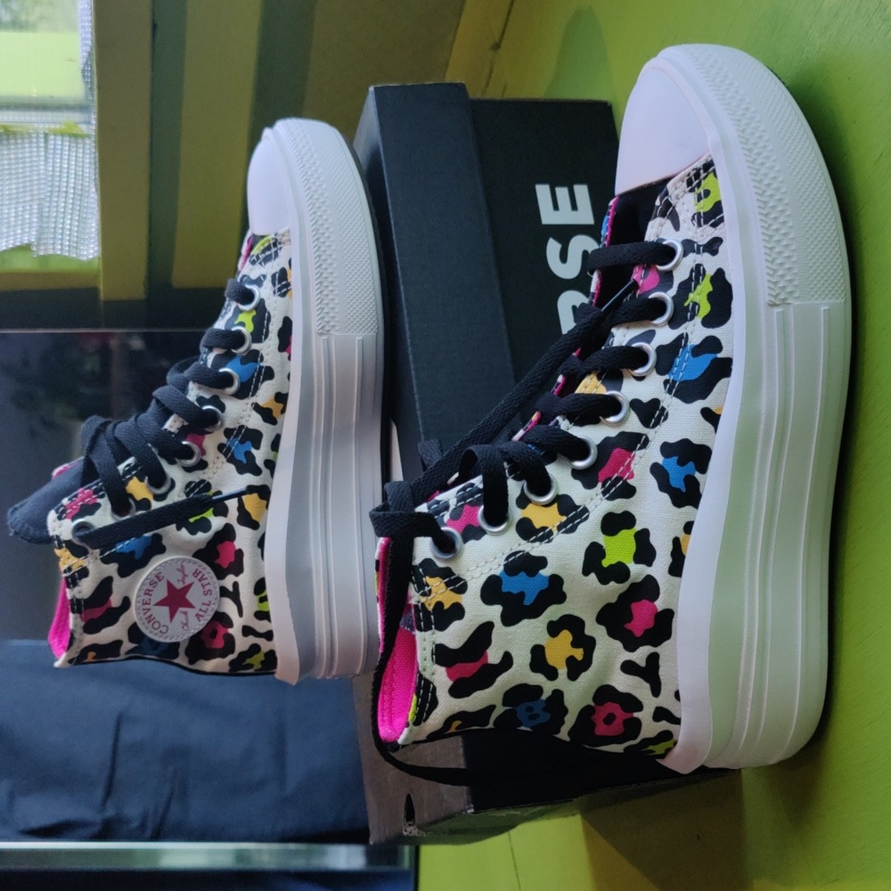 Converse Chuck Taylor  NEW w/ box
